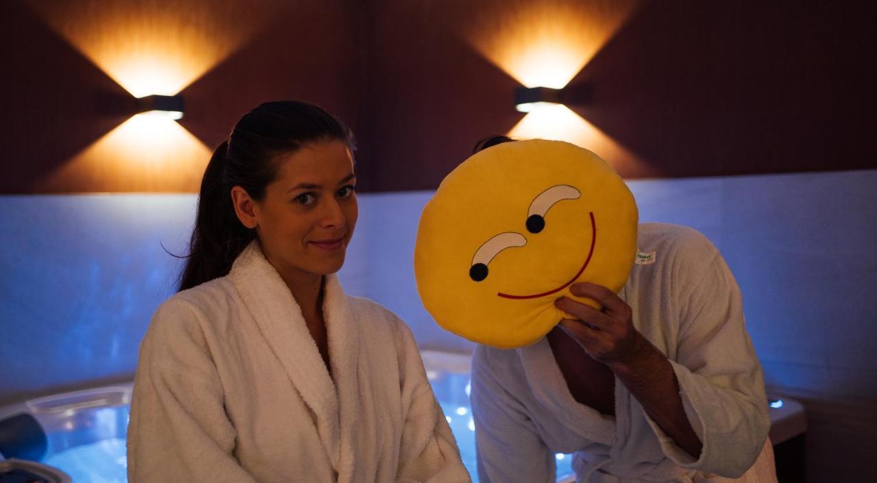 Wellness Relax - Luxusni Hotel Praag Buitenkant foto