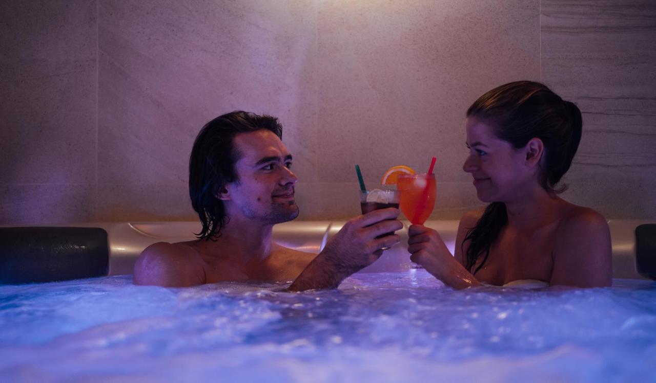 Wellness Relax - Luxusni Hotel Praag Buitenkant foto